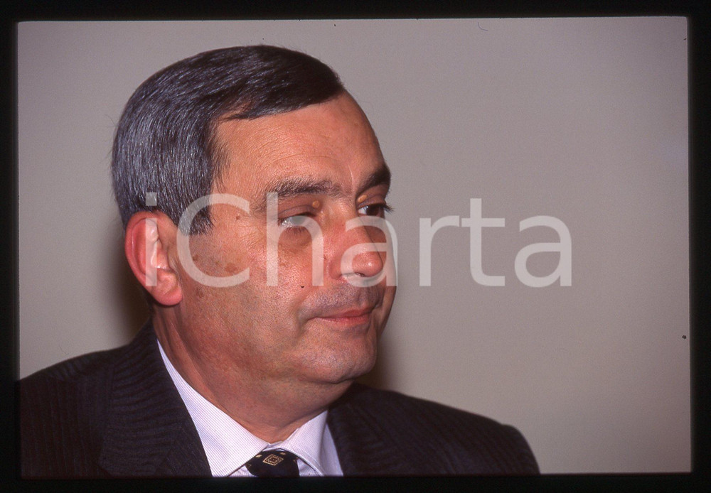35mm vintage slide* 1990 MILANO ritratto di Vittorio MESSORI   Diapositiva d'epoca, in formato 35 mm CONDIZIONI: GOODTutti i diritti riservati.E' severamente vietata la riproduzione. ICharta mette in vendita, sul negozio eBay e in esclusiva sul sito "icharta" il proprio archivio composto da numerose diapositive e negativi fotografici d'epoca, tutti originali e autentici, che attraversano la storia del costume italiano tra gli la fine degli anni Sessanta e Novanta.Si tratta di uno sguardo inedito sull'attualit&agrave;, la politica, la vita quotidiana, il gossip e la cultura, che fotografa il cambiamento della nazione in quest'ultimo scorcio del XX secolo. Un'occasione unica per il mercato del collezionismo, che vede finalmente disponibile un archivio eccezionale per vastit&agrave;, tematiche e condizioni, in un settore (il negativo fotografico e la diapositiva) di assoluta novit&agrave; e dalle interessanti prospettive di investimento.  originale e autentica 1