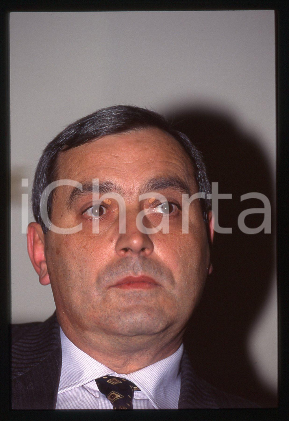 35mm vintage slide* 1990 MILANO ritratto di Vittorio MESSORI (2)   Diapositiva d'epoca, in formato 35 mm CONDIZIONI: GOODTutti i diritti riservati.E' severamente vietata la riproduzione. ICharta mette in vendita, sul negozio eBay e in esclusiva sul sito "icharta" il proprio archivio composto da numerose diapositive e negativi fotografici d'epoca, tutti originali e autentici, che attraversano la storia del costume italiano tra gli la fine degli anni Sessanta e Novanta.Si tratta di uno sguardo inedito sull'attualit&agrave;, la politica, la vita quotidiana, il gossip e la cultura, che fotografa il cambiamento della nazione in quest'ultimo scorcio del XX secolo. Un'occasione unica per il mercato del collezionismo, che vede finalmente disponibile un archivio eccezionale per vastit&agrave;, tematiche e condizioni, in un settore (il negativo fotografico e la diapositiva) di assoluta novit&agrave; e dalle interessanti prospettive di investimento.  originale e autentica 1