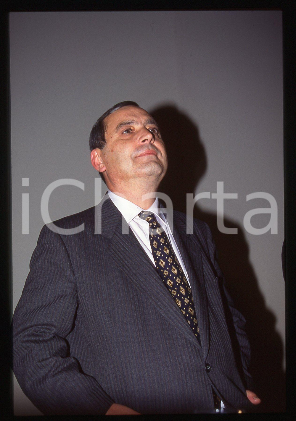 35mm vintage slide* 1990 MILANO ritratto di Vittorio MESSORI (8)   Diapositiva d'epoca, in formato 35 mm CONDIZIONI: GOODTutti i diritti riservati.E' severamente vietata la riproduzione. ICharta mette in vendita, sul negozio eBay e in esclusiva sul sito "icharta" il proprio archivio composto da numerose diapositive e negativi fotografici d'epoca, tutti originali e autentici, che attraversano la storia del costume italiano tra gli la fine degli anni Sessanta e Novanta.Si tratta di uno sguardo inedito sull'attualit&agrave;, la politica, la vita quotidiana, il gossip e la cultura, che fotografa il cambiamento della nazione in quest'ultimo scorcio del XX secolo. Un'occasione unica per il mercato del collezionismo, che vede finalmente disponibile un archivio eccezionale per vastit&agrave;, tematiche e condizioni, in un settore (il negativo fotografico e la diapositiva) di assoluta novit&agrave; e dalle interessanti prospettive di investimento.  originale e autentica 1