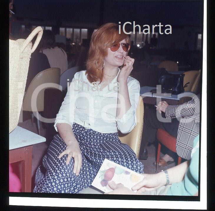 6X6cm NEGATIVO ORIGINALE * 1975 circa MINA sorridente con occhiali AUTENTICO