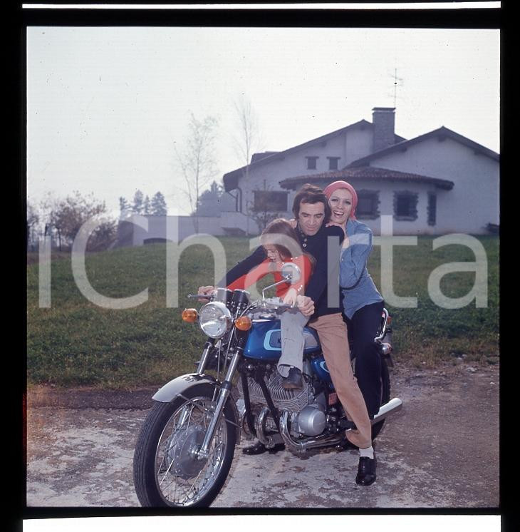 6X6cm NEGATIVO ORIGINALE * 1975ca Iva ZANICCHI Antonio ANSOLDI su KAWASAKI (6)