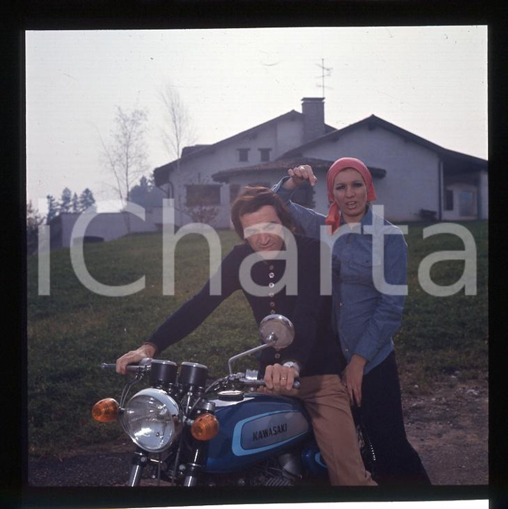 6X6cm NEGATIVO ORIGINALE * 1975ca Iva ZANICCHI Antonio ANSOLDI su KAWASAKI (8)
