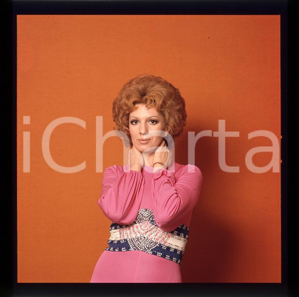 6X6cm NEGATIVO ORIGINALE * 1975ca Iva ZANICCHI ritratto in studio di posa