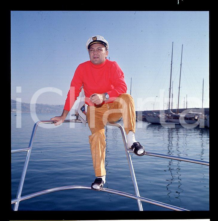 Fotografia d epoca originale 1970 circa CLAUDIO VILLA  ritratto in barca DIAPOSITIVA ORIGINALE D EPOCA 1