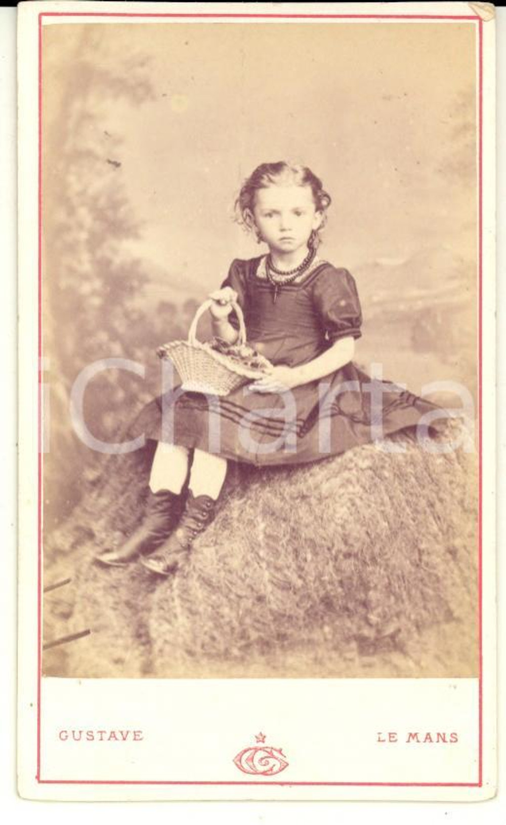 Fotografia d'epoca originale 1870 ca LE MANS (F) Ritratto di bambina con il cestino *Fotografia GUSTAVE 1