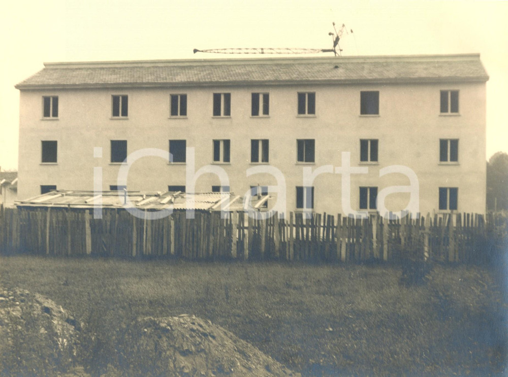 Fotografia d epoca originale 1955 ca LANDRIANO PV Costruzione di nuovo edificio residenziale Fotografia 1