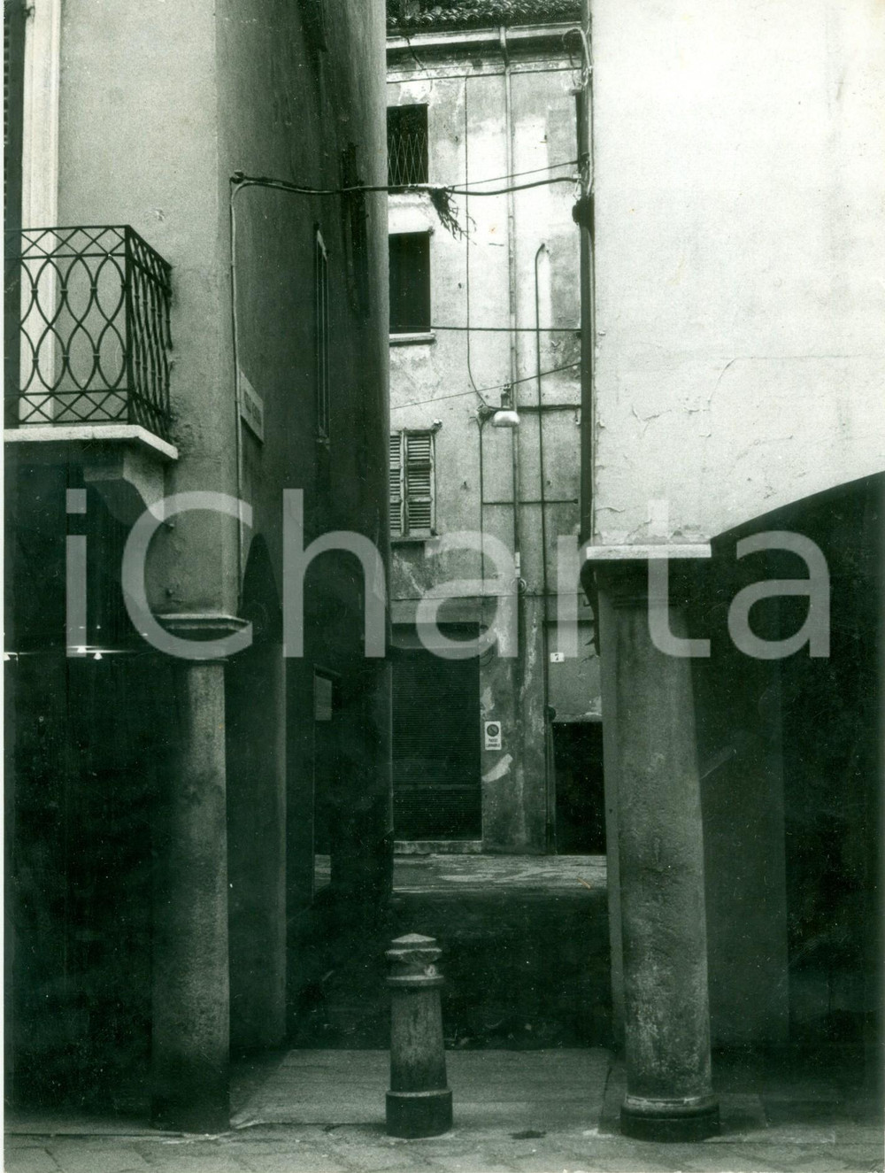 Fotografia d epoca originale 1960 ca VARESE Scorcio di vicolo in zona Corso MATTEOTTI Fotografia 1