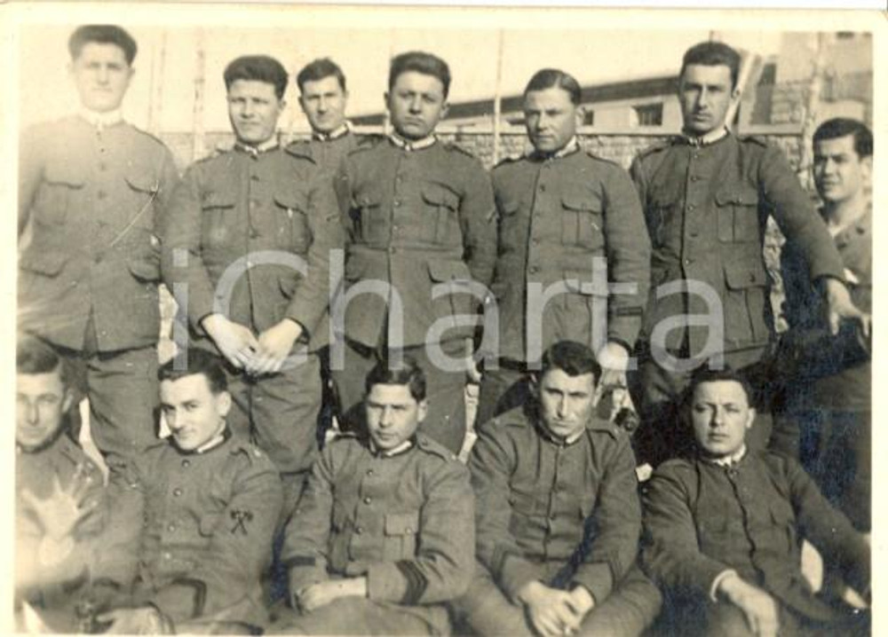 Fotografia d'epoca originale 1940 ca TRIESTE Ufficiali 8^ Compagnia ALPINI (?) 2° battaglione *Foto 8 x 6 cm 1
