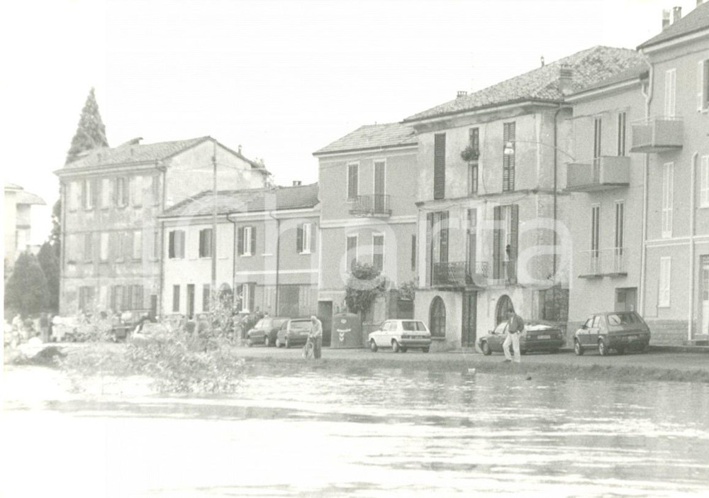 Fotografia d epoca originale 1994 PAVIA BORGO TICINO Strada allagata durante l alluvione Fotografia 1