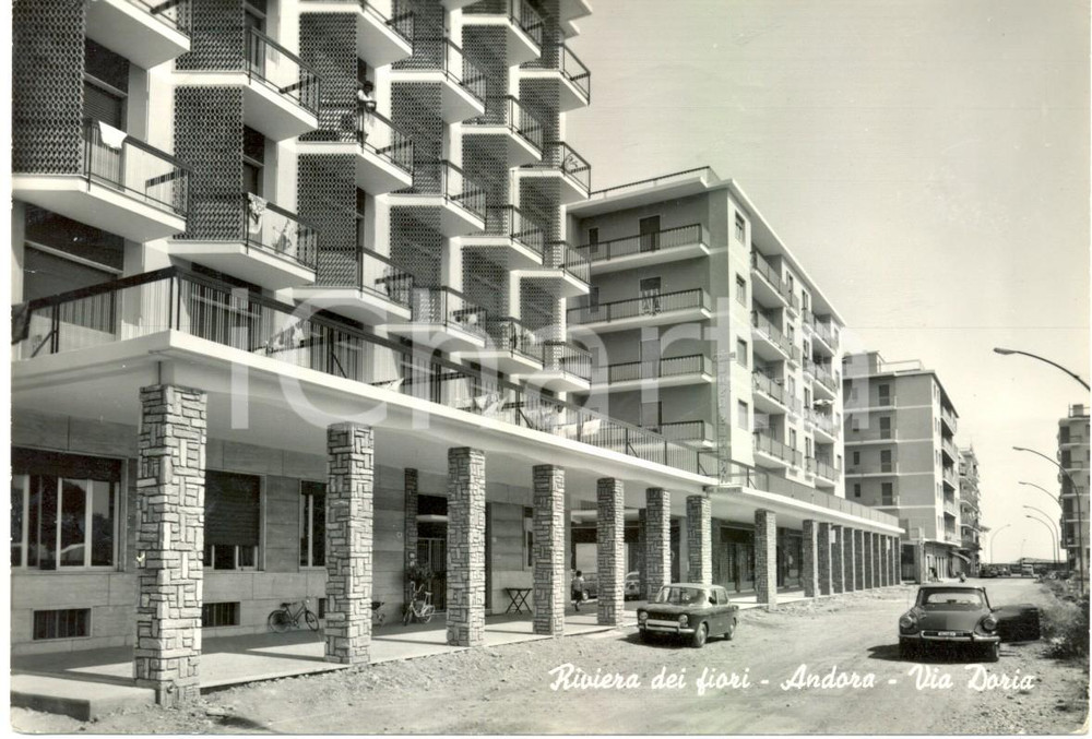 Cartolina originale da collezione 1969 ANDORA SV Scorcio via ANDREA DORIA Cartolina FG VG Automobili 1