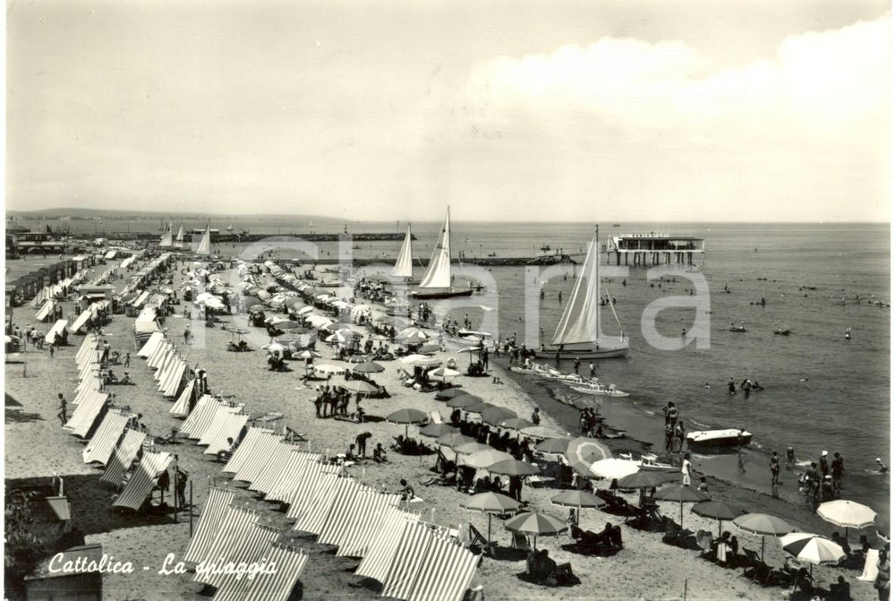 Cartolina originale da collezione 1963 CATTOLICA RN Scorcio panoramico della spiaggia Cartolina FG VG 1
