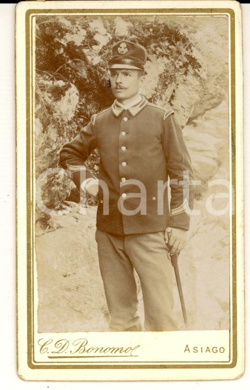 Fotografia d'epoca originale 1890 ca ASIAGO (VI) Ritratto ufficiale Reggimento CAVALLEGGERI *Foto BONOMO 1