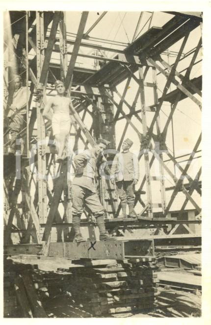 Fotografia d epoca originale 1931 CASTELMAGGIORE BO Militari GENIO FERROVIERI posano su un ponte Foto 1