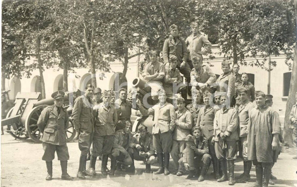 Fotografia d epoca originale 1935 CREMONA Caserma MANFREDINI Soldati 4° Reggimento Artiglieria Campale 1