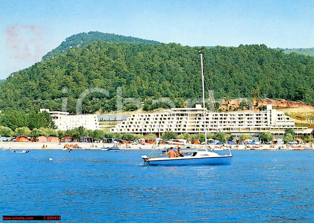 Cartolina originale da collezione 1975 RABAC (CROATIA) Hotel MIMOSA dal mare con barca *Cartolina ANIMATA FG VG 1