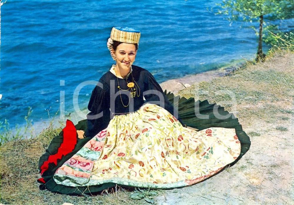Cartolina originale da collezione 1970 ca SCANNO AQ Ragazza con abito tradizionale abruzzese COSTUMI VINTAGE 1