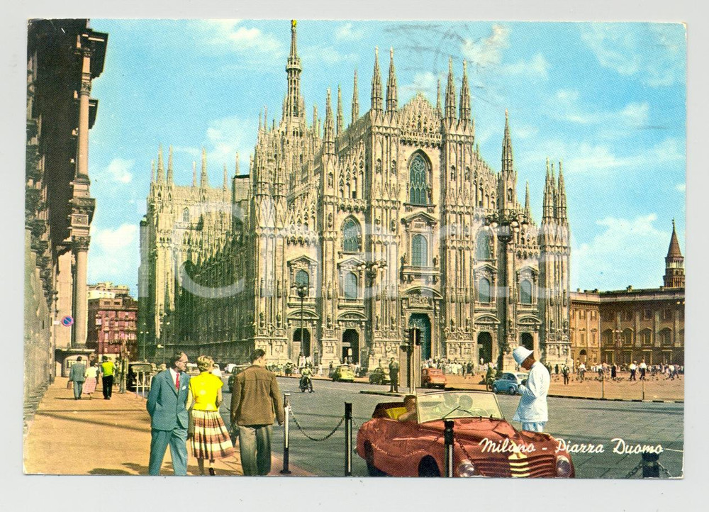 Cartolina originale da collezione 1970 MILANO Vigile Urbano multa automobilisti in DUOMO Cartolina VINTAGE FG VG 1