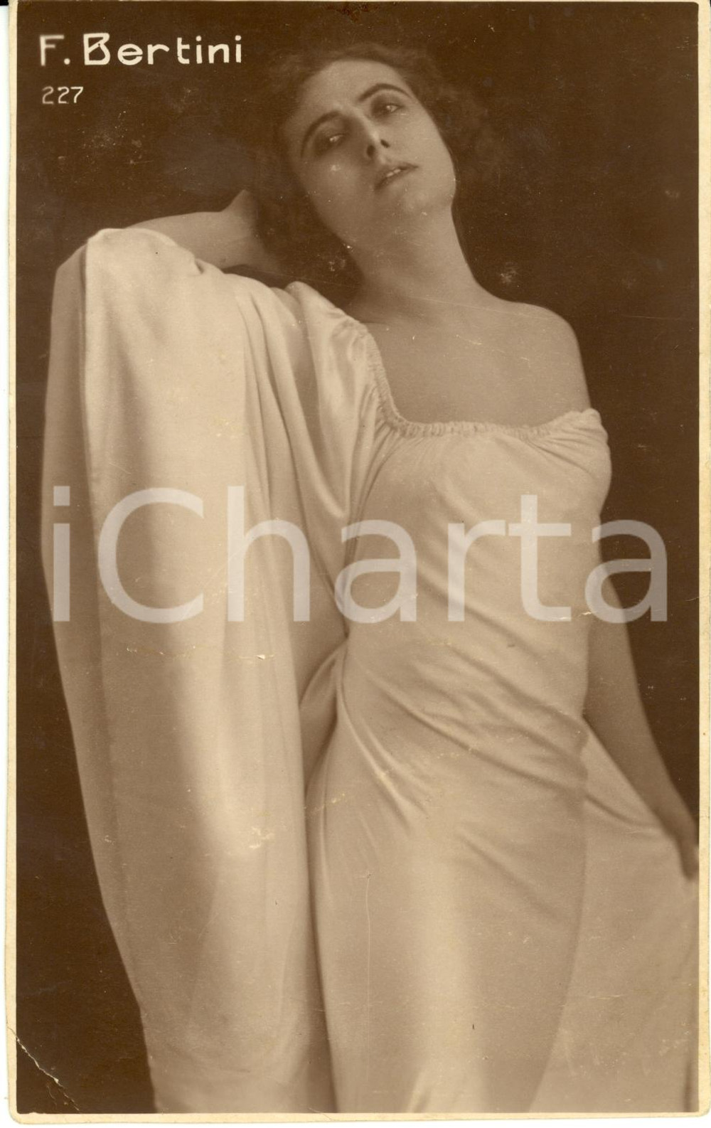 Cartolina originale da collezione 1920 ca Attrice FRANCESCA BERTINI - Ritratto *Cartolina FP NV 1