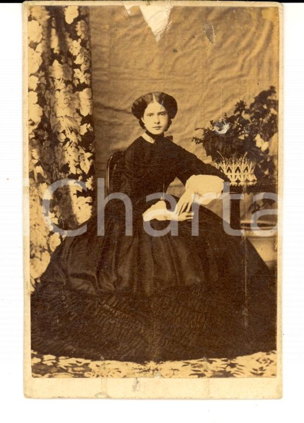 Fotografia d epoca originale 1865 ca LISBONA Ritratto Maria Pia di SAVOIA regina del PORTOGALLO DANNEGGIATA 1