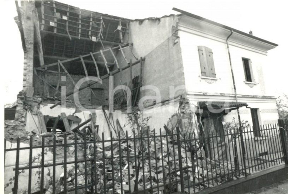 Fotografia d'epoca originale 1978 CA' ARMAROLO (PV) Cascina diroccata in seguito a una frana *Foto 7 x 10 cm 1