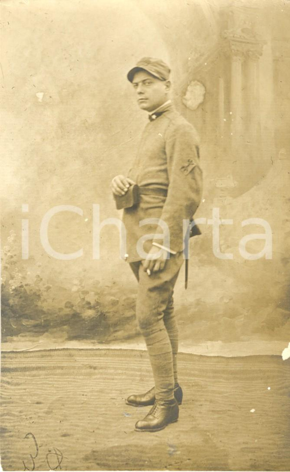 Fotografia d'epoca originale 1915 WW1 THIENE (VI) Ritratto di ufficiale di fanteria con la sigaretta *Foto 1