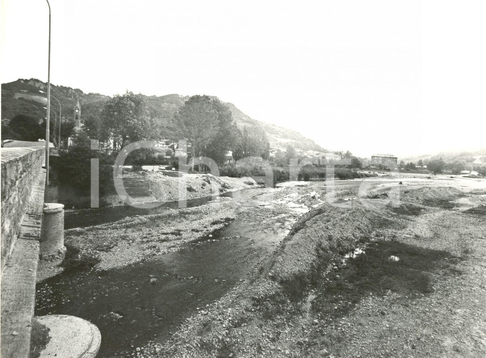 Fotografia d'epoca originale 1970 ca GODIASCO (PV) Veduta del paese con il torrente STAFFORA *Fotografia 1