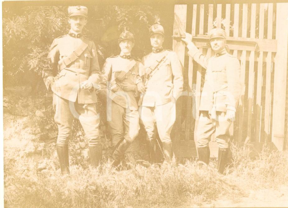 Fotografia d'epoca originale 1915 ca WW1 REGIO ESERCITO Ufficiali del GENIO posano in campagna *Foto 1