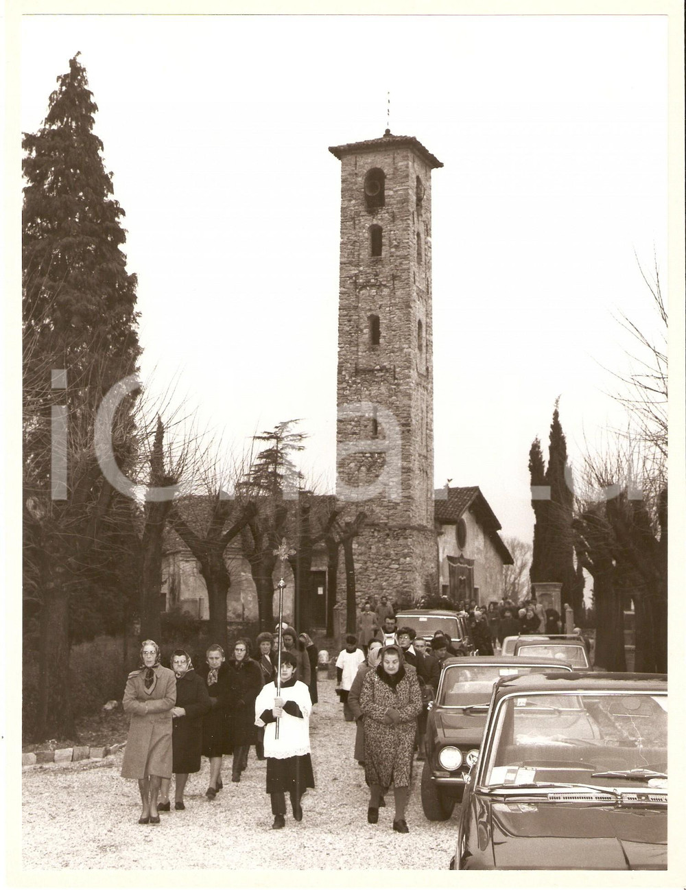 Fotografia d epoca originale 1965 GEMONIO VA Chiesa di SAN CARLO Corteo funebre diretto al cimitero Foto 1