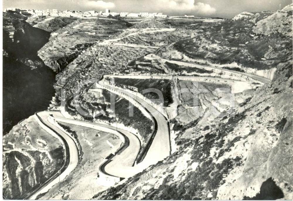 Cartolina originale da collezione 1965 MONTE SANT ANGELO FG Strada panoramica che conduce al paese Cartolina FG VG 1