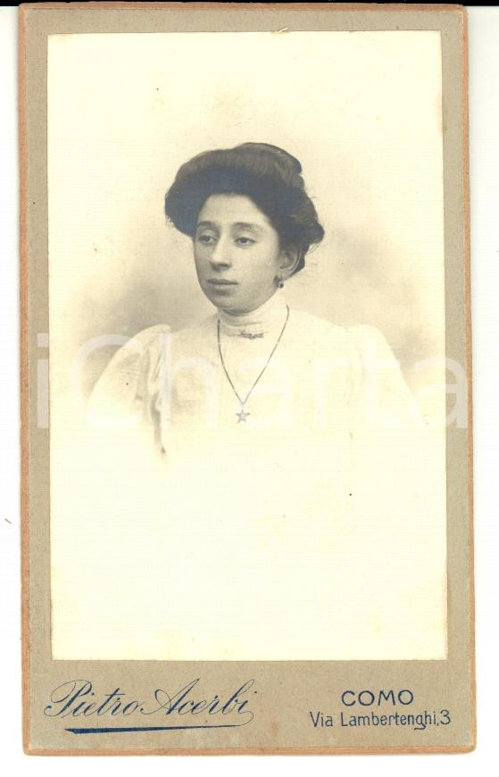 Fotografia d epoca originale 1900 ca COMO Ritratto di donna con ciondolo a stella Foto Pietro ACERBI 1