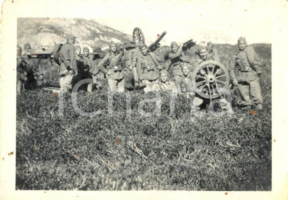 Fotografia d epoca originale 1940 ca WW2 Soldati 4° Reggimento Artiglieria Pesante Campale posano con cannone 1