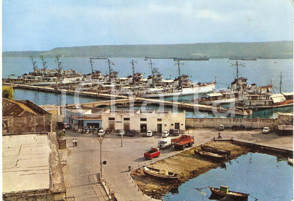 Cartolina originale da collezione 1970 ca AUGUSTA SR Corvette all ancora  Veduta del porto Cartolina FG NV 1