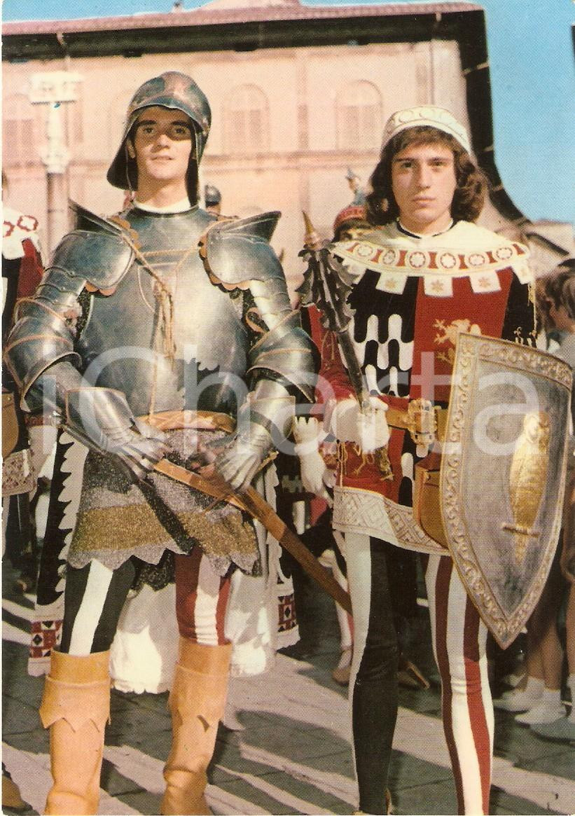 Cartolina originale da collezione 1960 ca PALIO DI SIENA Duce e Paggio della Contrada CIVETTA Cartolina VINTAGE FG 1