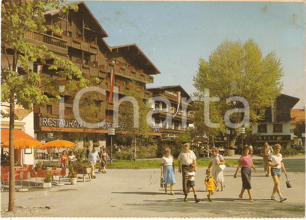 Cartolina originale da collezione 1970 ca SEEFELD IN TIROL (AUSTRIA) Tourists in DORFPLATZ *Cartolina VINTAGE FG 1