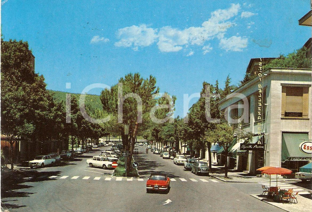 Cartolina originale da collezione 1973 CHIANCIANO TERME SI Viale Roma ESSO Fiat SPIDER Cartolina VINTAGE 1