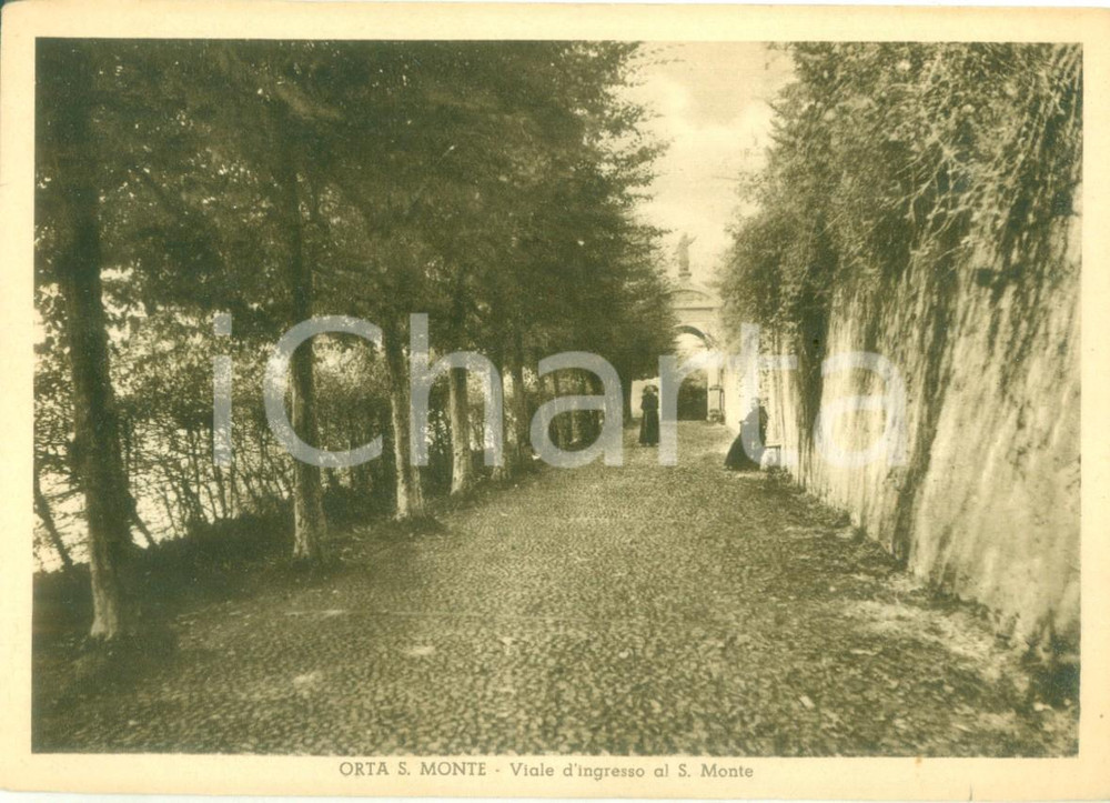 Cartolina originale da collezione 1950 ca ORTA SAN GIULIO NO Frati all ingresso del Sacro Monte Cartolina FG NV 1