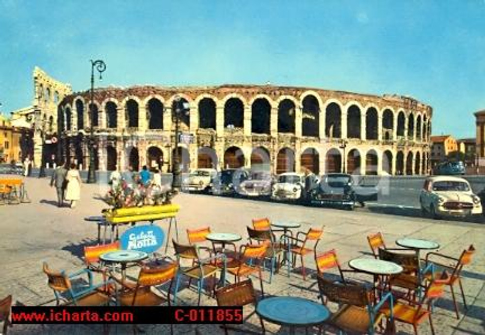 Cartolina originale da collezione 1970 ca VERONA Bar all aperto MOTTA davanti all ARENA Animata VINTAGE Cartolina 1