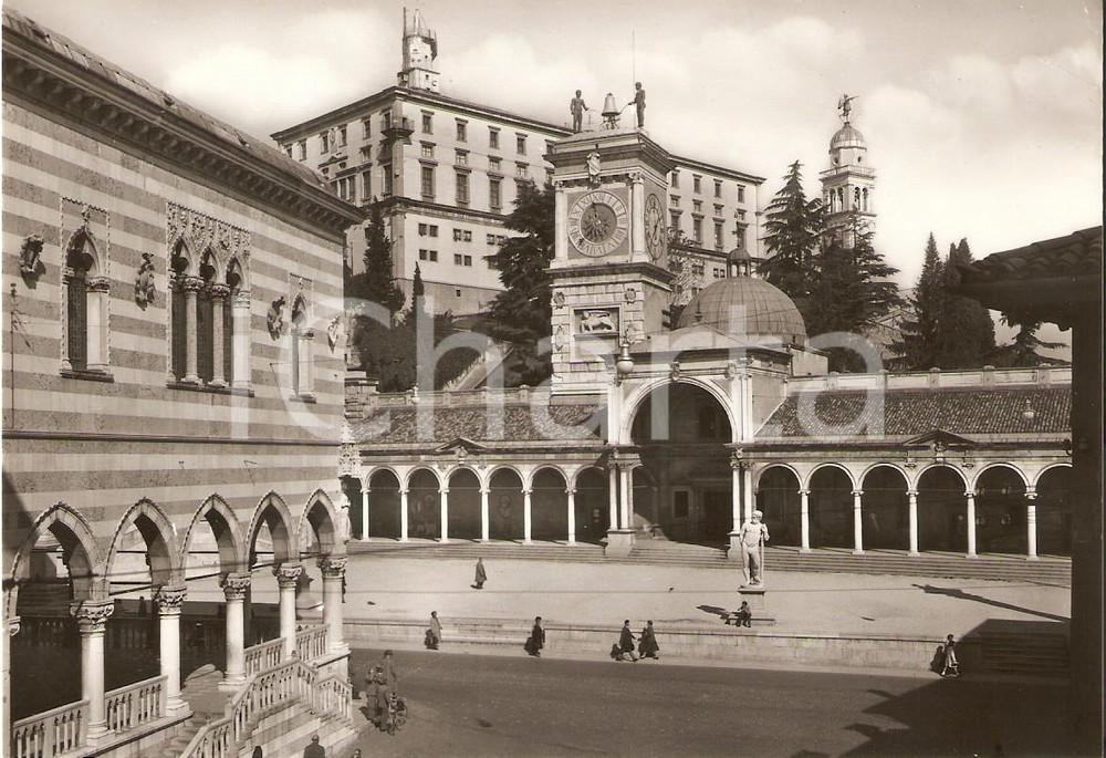 Cartolina originale da collezione 1965 ca UDINE Piazza Libertà ANIMATA Cartolina FG NV 1