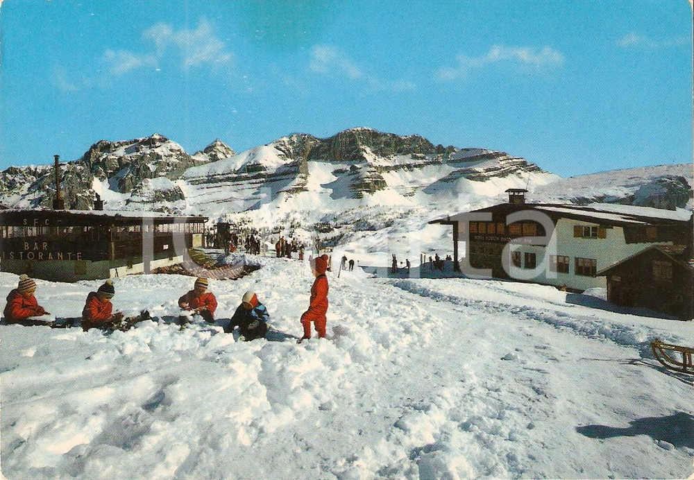 Cartolina originale da collezione 1975 ca MADONNA DI CAMPIGLIO TN Bambini giocano sulla neve Cartolina FG NV 1