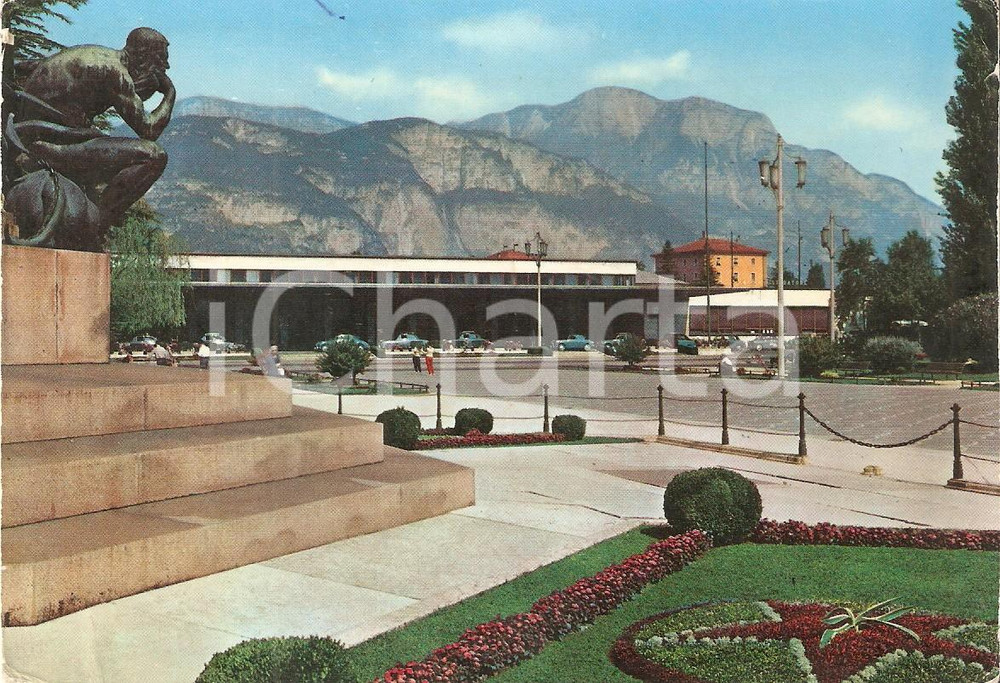Cartolina originale da collezione 1962 TRENTO Piazza Dante con stazione ferroviaria e Paganella Cartolina FG NV 1