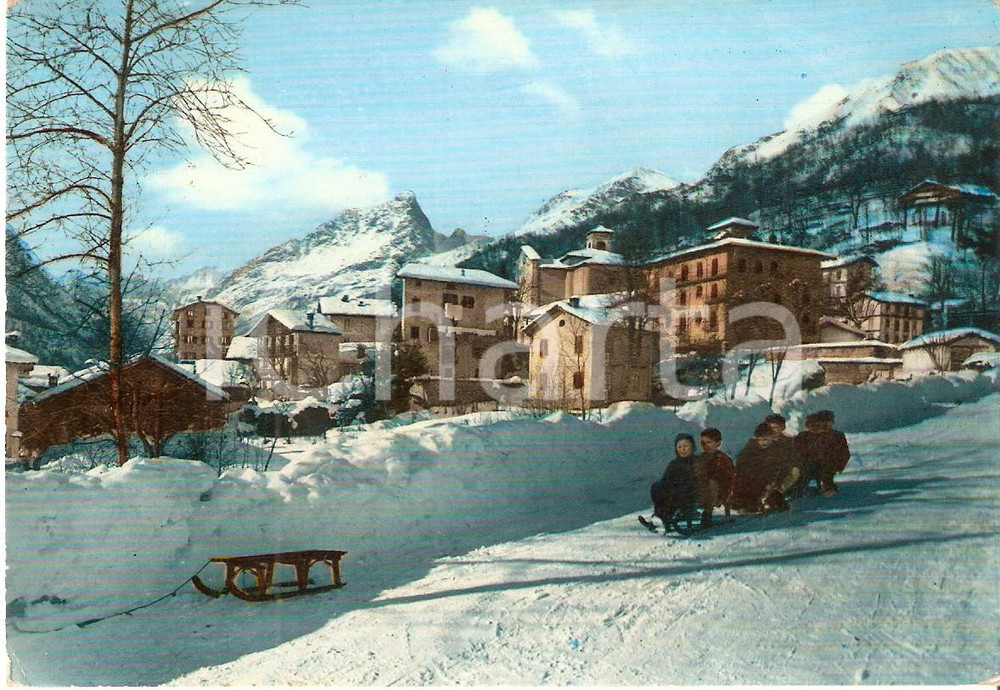 Cartolina originale da collezione 1968 ALA DI STURA TO Bimbi in slittino all entrata del paese Cartolina FG NV 1