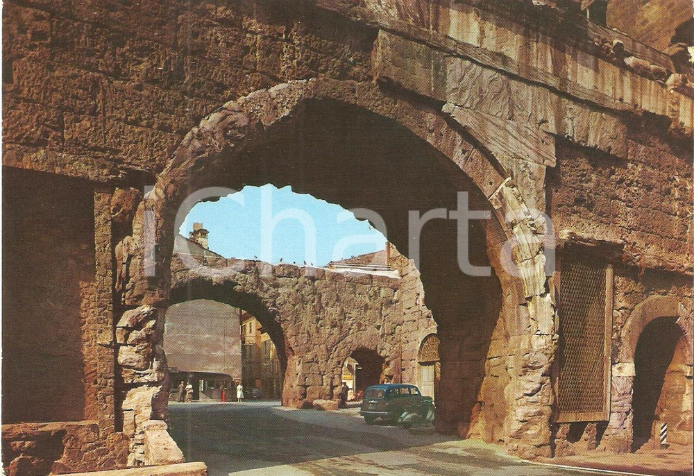 Cartolina originale da collezione 1962 AOSTA Furgoncino alle Porte Praetoriane Cartolina FG VG 1