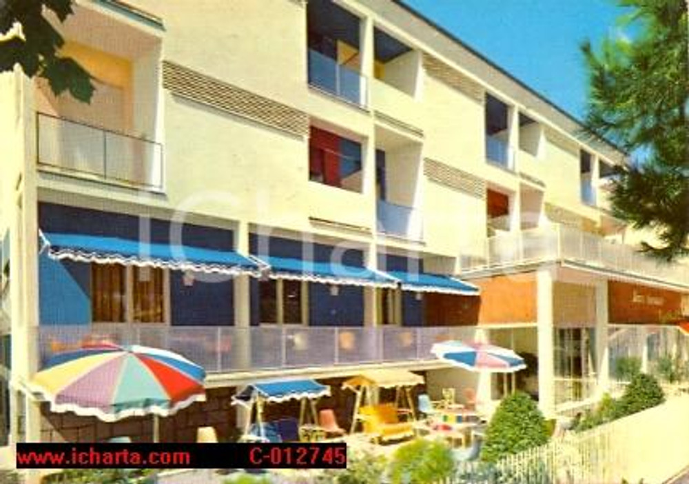 Cartolina originale da collezione 1968 CESENATICO FO Panoramica HOTEL CRISTALLO Ombrelloni Cartolina FG VG 1