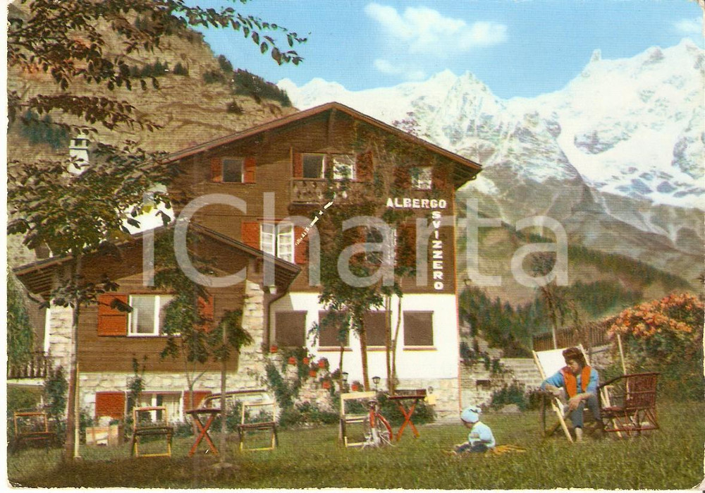 Cartolina originale da collezione 1960 ca COURMAYEUR AO Bambino gioca davanti all Hotel Svizzero Cartolina FG NV 1
