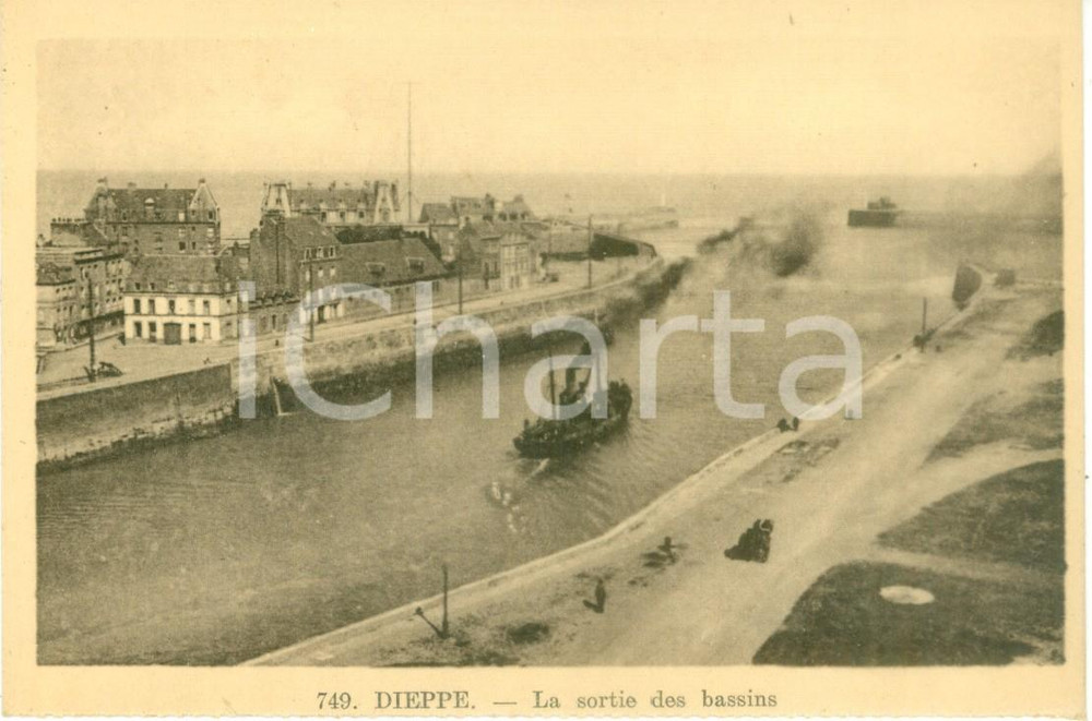 Cartolina originale da collezione 1930 ca DIEPPE F L uscita dei piroscafi dai bacini Cartolina FP NV 1