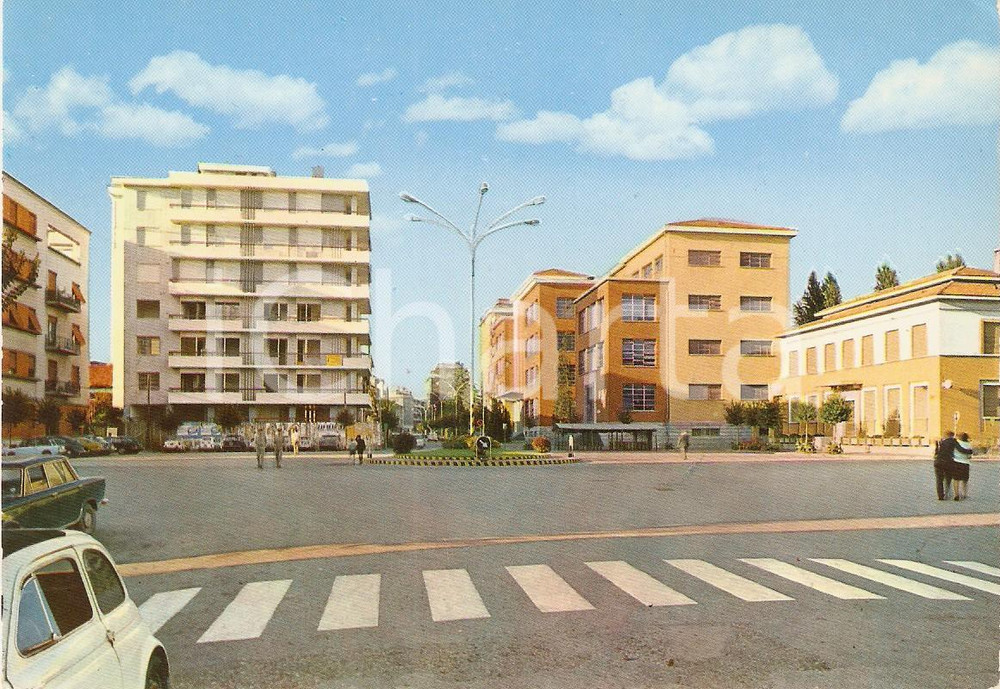 Cartolina originale da collezione 1965 ca BUSTO ARSIZIO (VA) Piazza Plebiscito ANIMATA *Cartolina FG NV 1