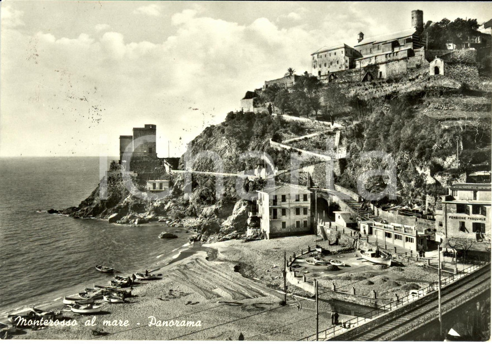 Cartolina originale da collezione 1958 MONTEROSSO SP Panorama con spiaggia e pensione PASQUALE Cartolina FG VG 1