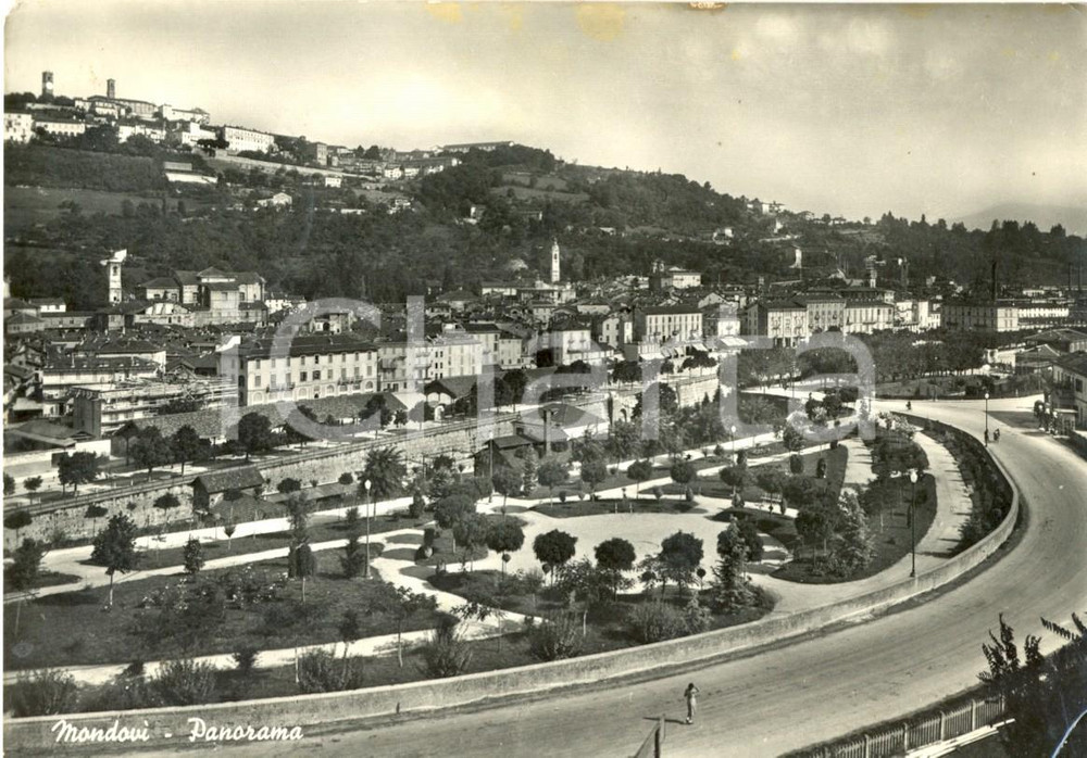 Cartolina originale da collezione 1957 MONDOVI  CN Scorcio panoramico del paese Cartolina postale FG VG 1
