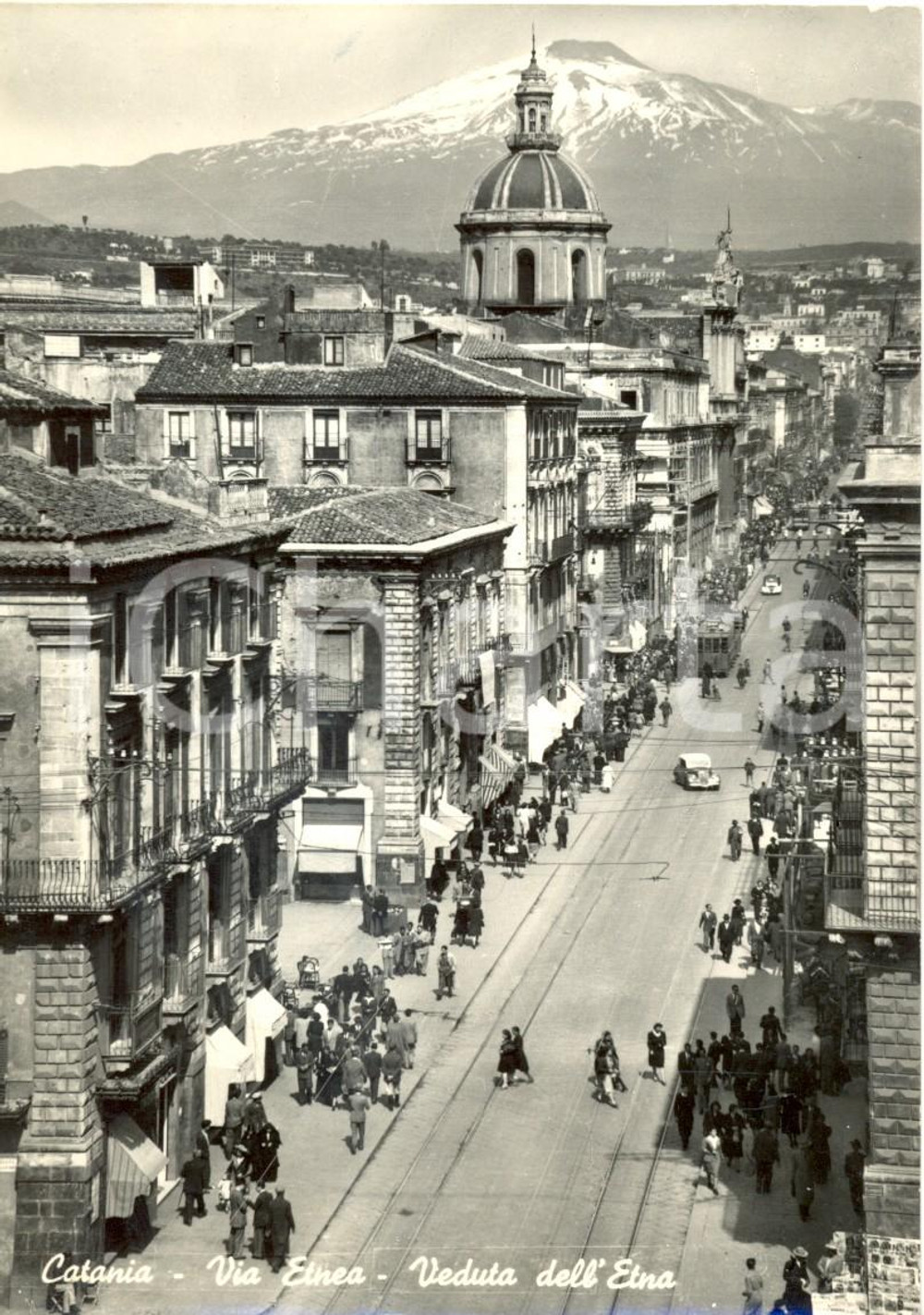 Cartolina originale da collezione 1951 CATANIA Veduta di VIA ETNEA con passanti *Cartolina postale ANIMATA FG VG 1