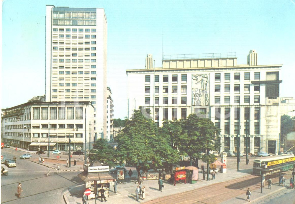 Cartolina originale da collezione 1958 MILANO Banco di ROMA Piazza Cavour filobus aranciata SAN PELLEGRINO VINTAGE 1